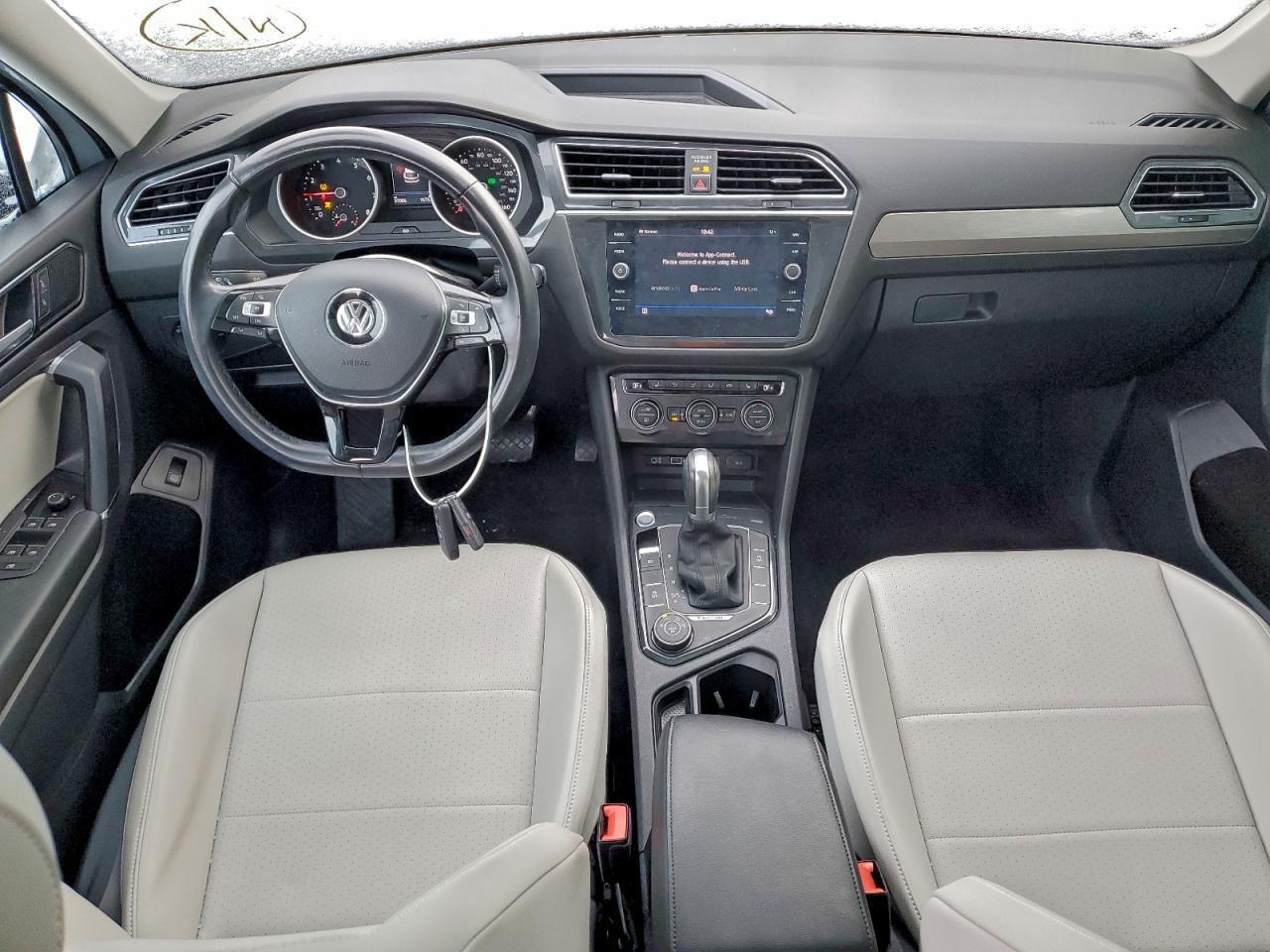 VOLKSWAGEN TIGUAN SE