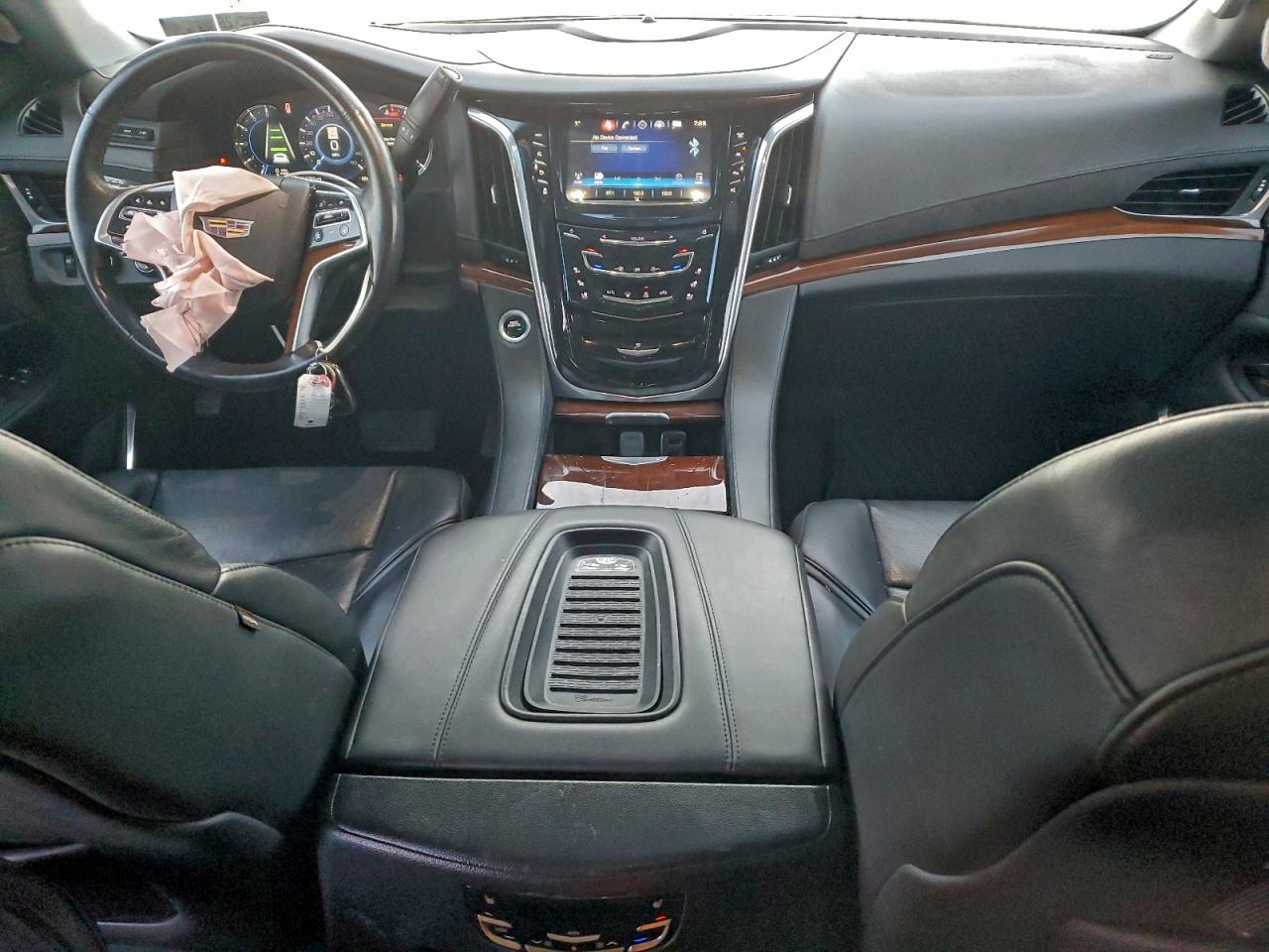 CADILLAC ESCALADE LUXURY