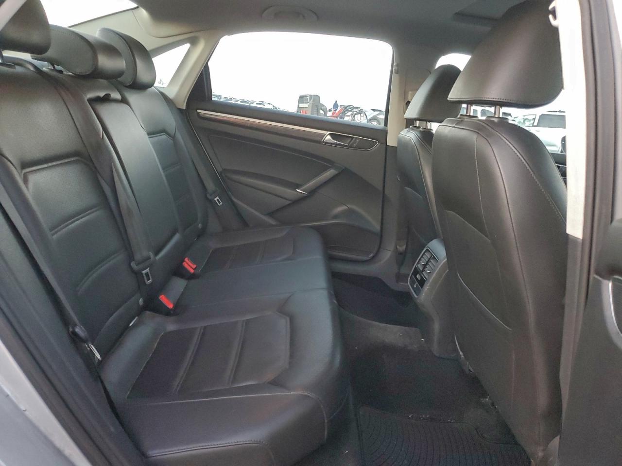 Lot #3309389980 2017 VOLKSWAGEN PASSAT SE