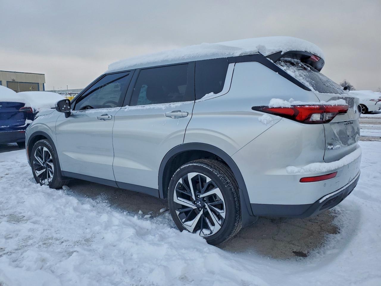 MITSUBISHI OUTLANDER ES