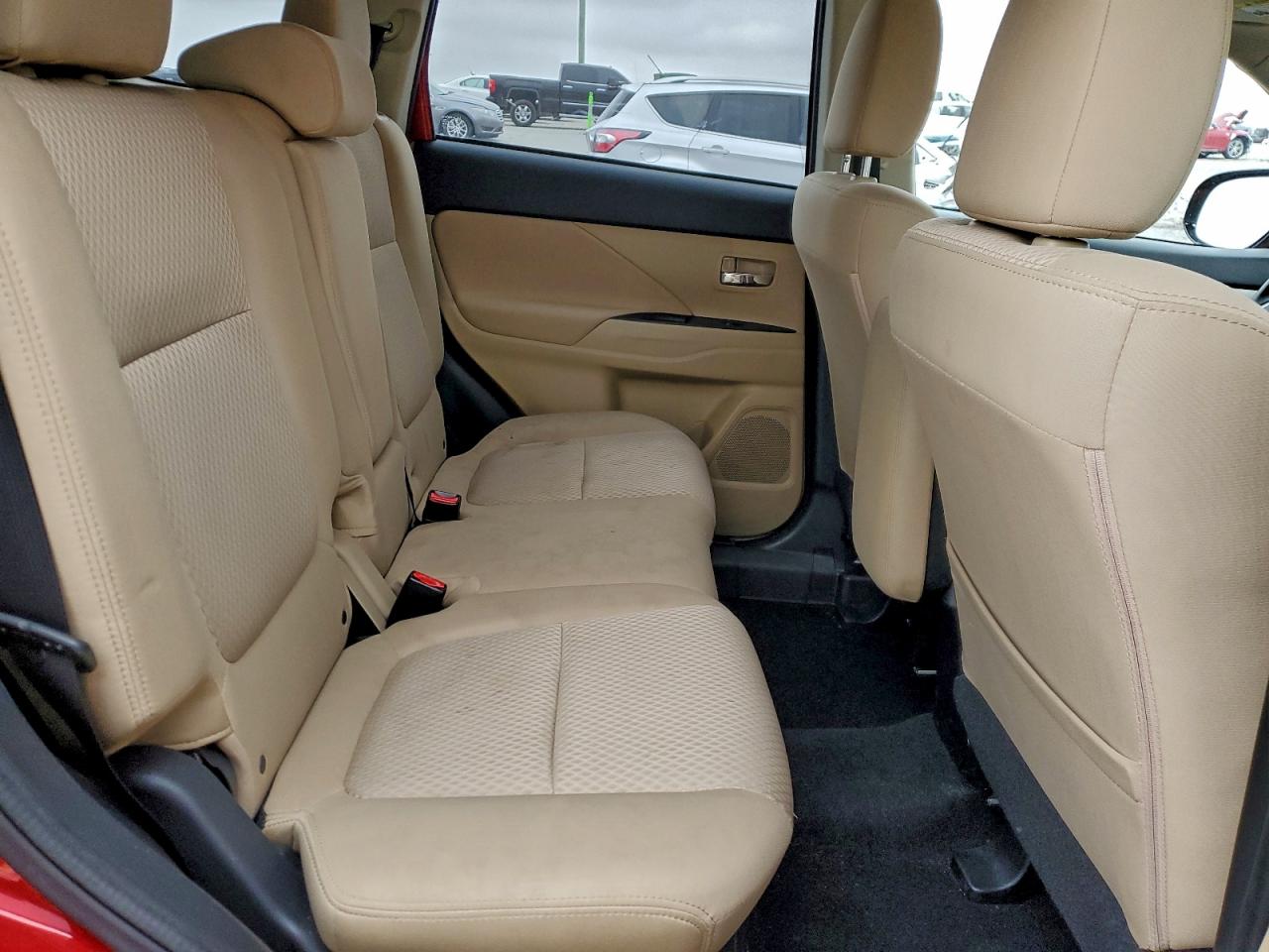 MITSUBISHI OUTLANDER SE