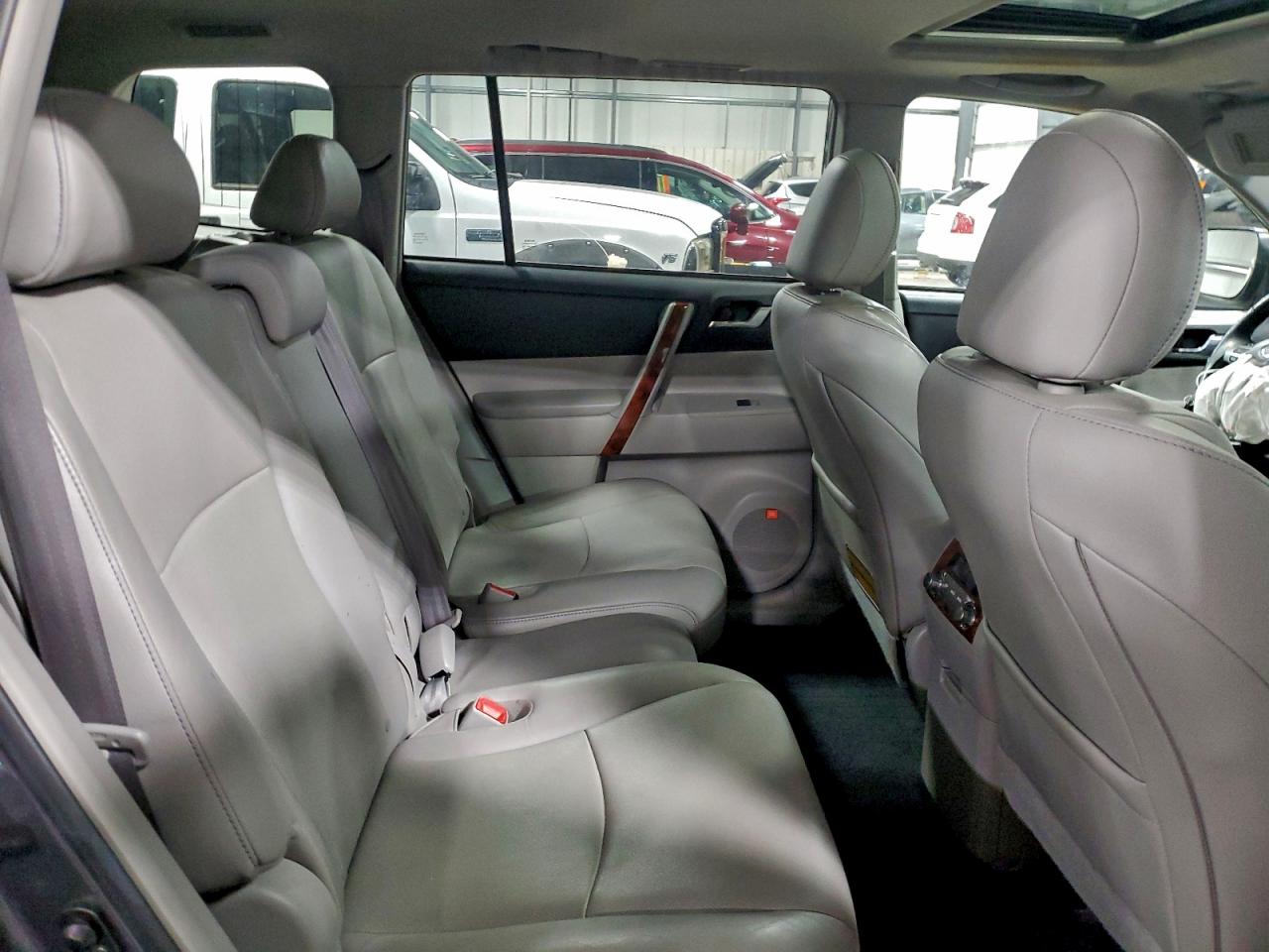 TOYOTA HIGHLANDER LIMITED