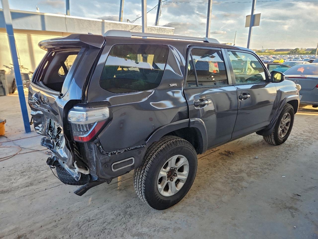 TOYOTA 4RUNNER SR5