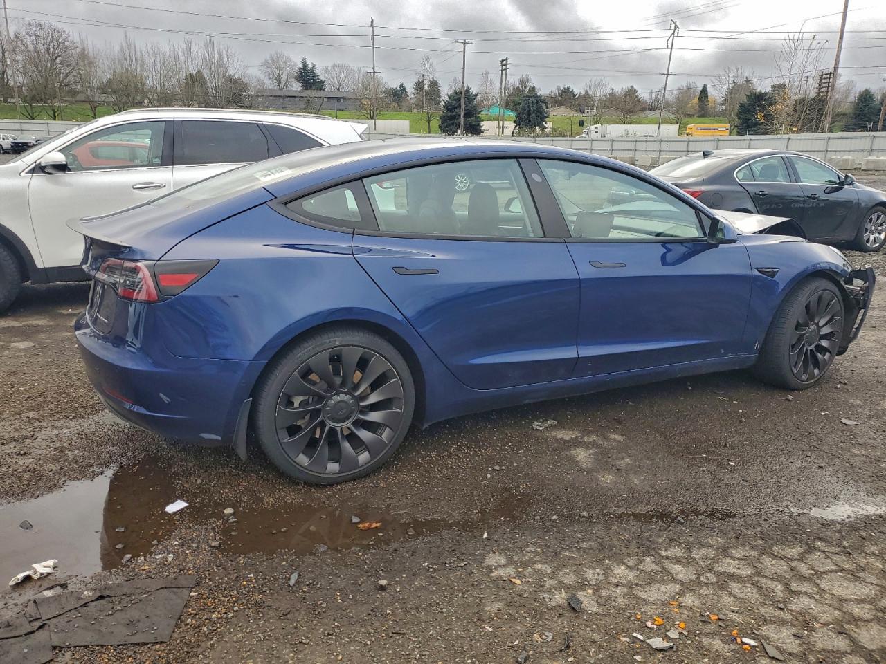 TESLA MODEL 3