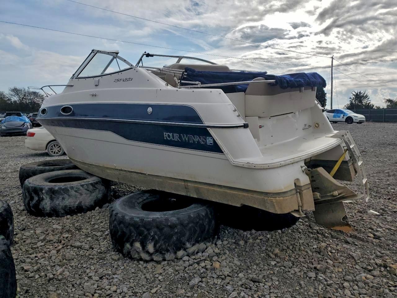 Lot #3316782412 1996 FOUR WINNS BOAT