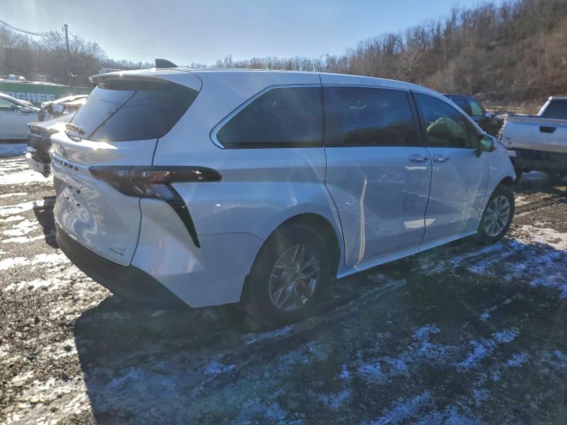 2024 TOYOTA SIENNA XLE #3316716475