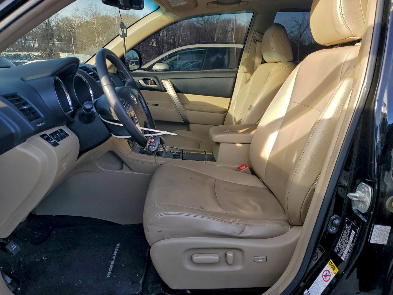 TOYOTA HIGHLANDER BASE