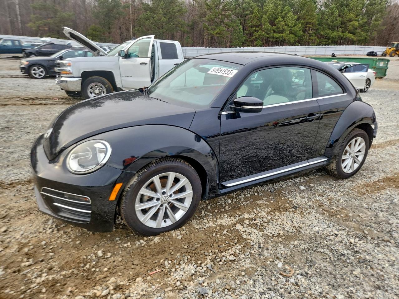 VOLKSWAGEN BEETLE SE
