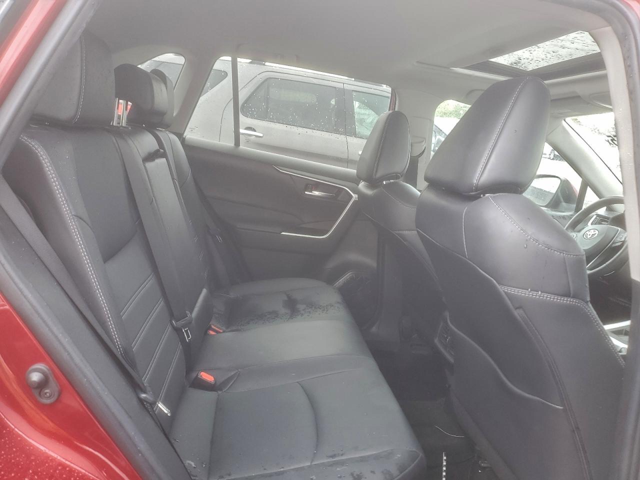 TOYOTA RAV4 XLE PREMIUM