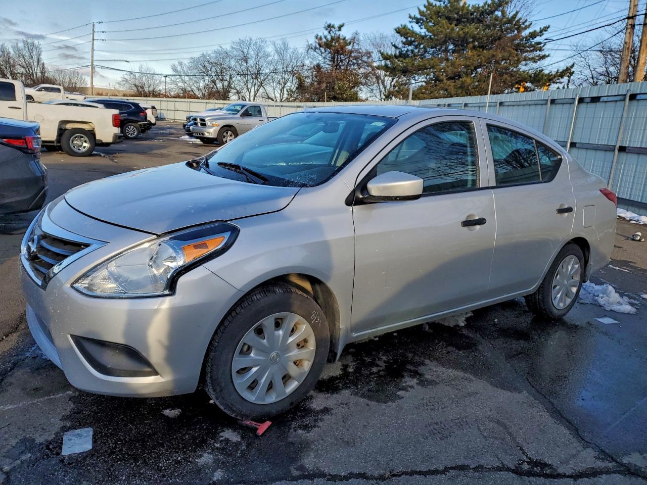 Lot #3309287654 2019 NISSAN VERSA S