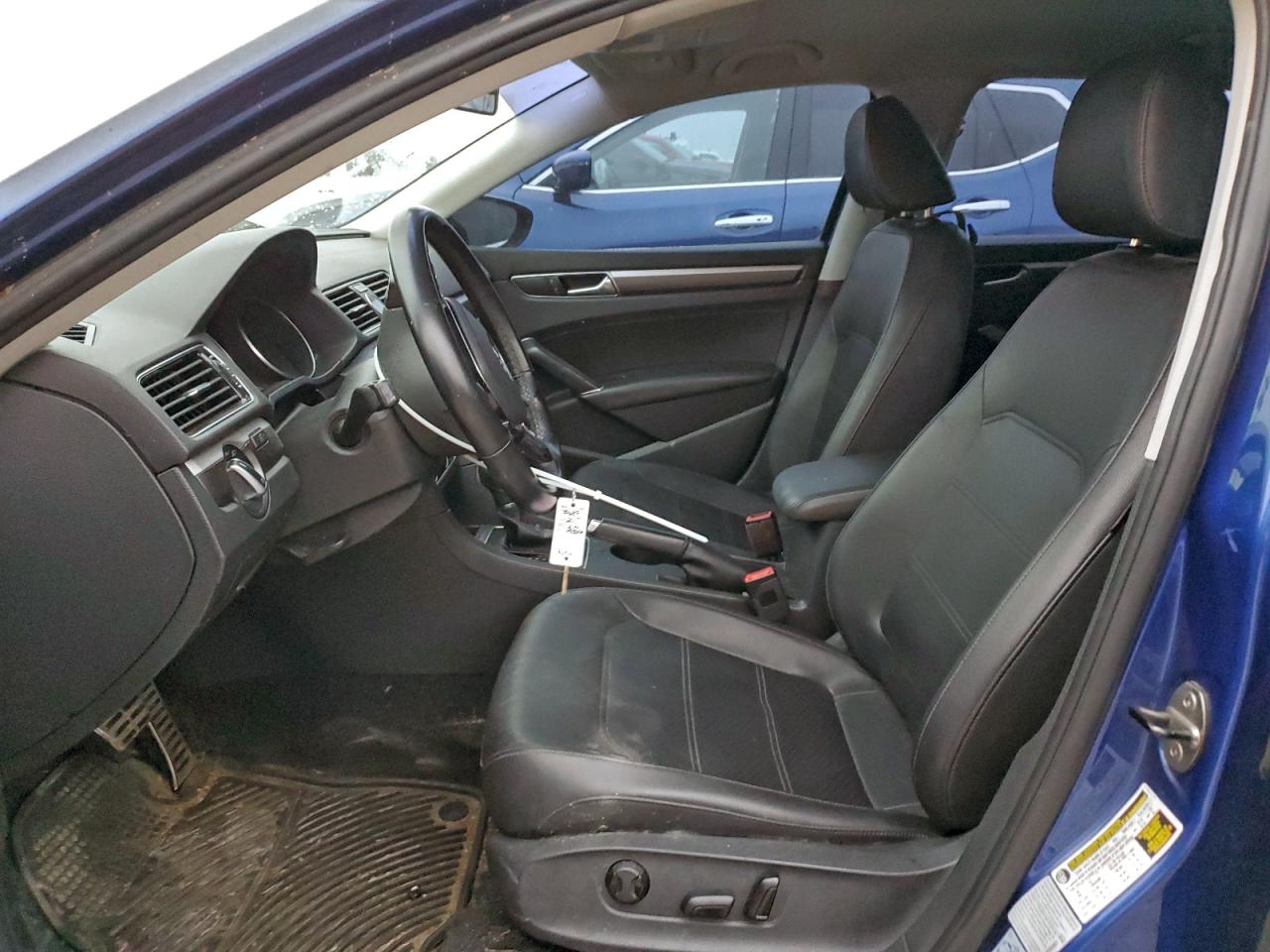 VOLKSWAGEN PASSAT R-LINE