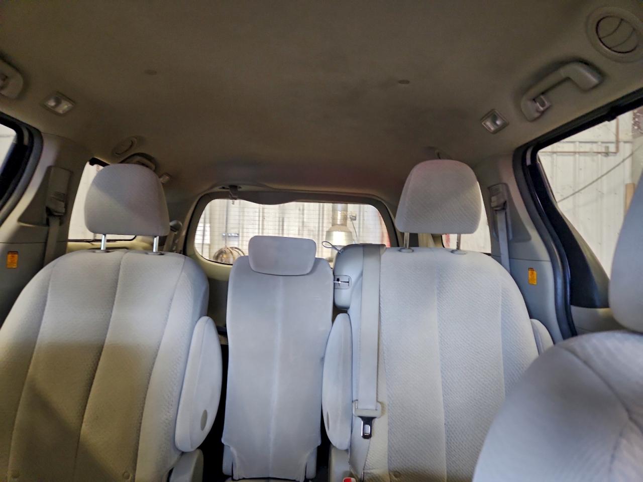 TOYOTA SIENNA BASE