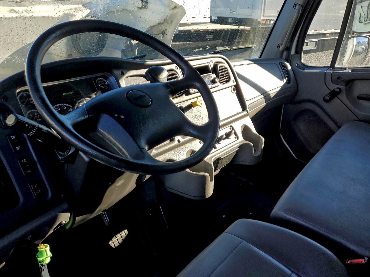 Lot #3318099367 2023 FREIGHTLINER M2