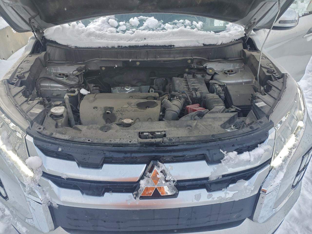 MITSUBISHI OUTLANDER SE