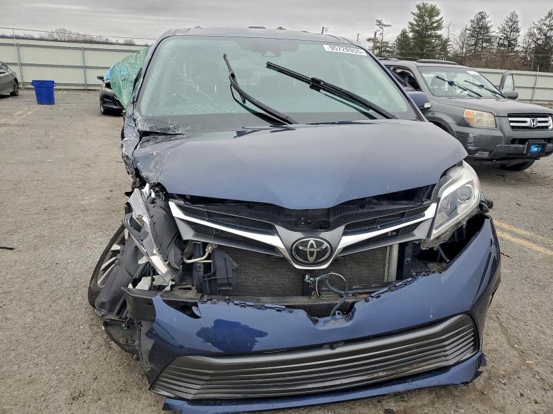 2019 TOYOTA SIENNA XLE #3316878113