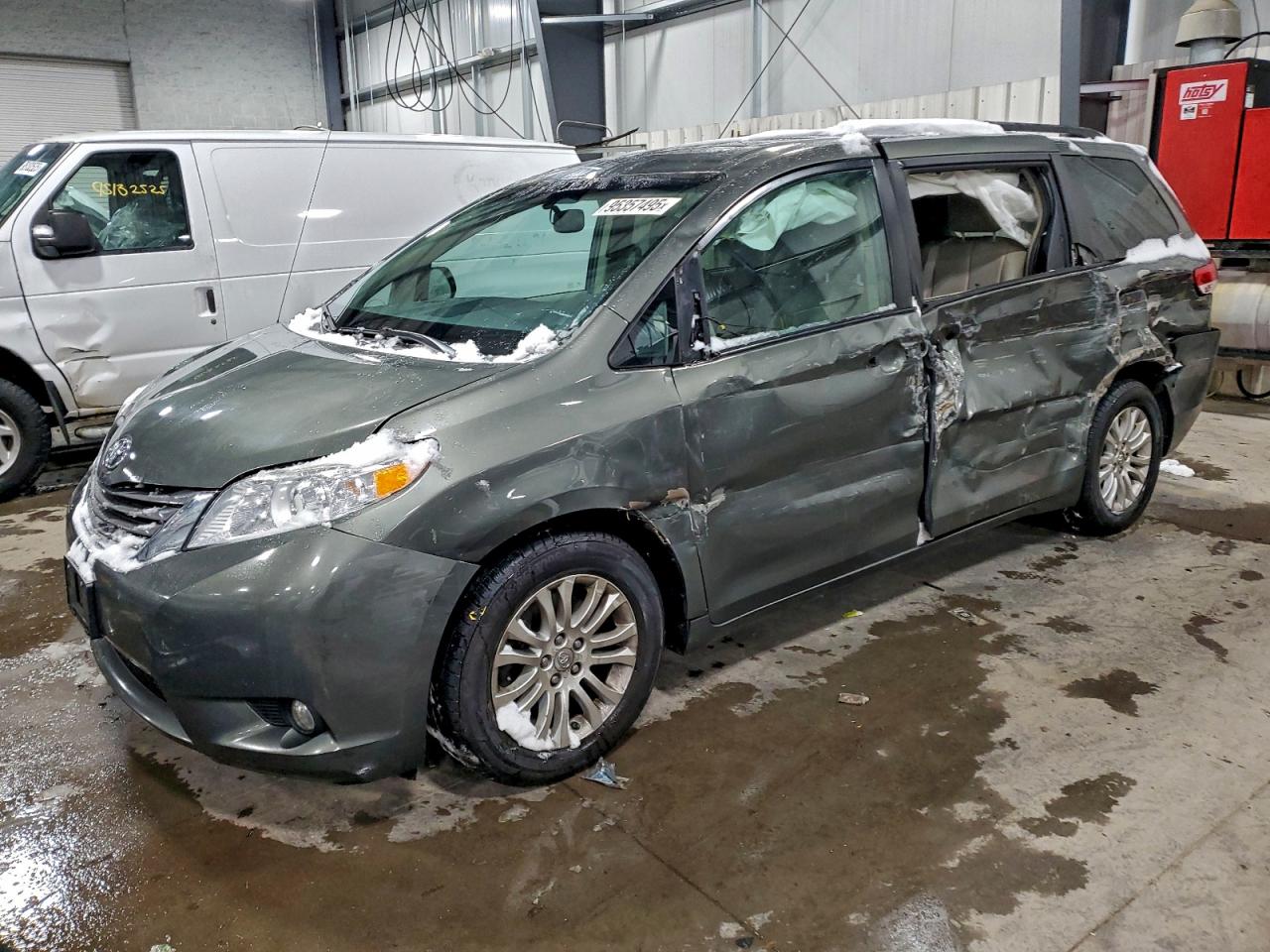 TOYOTA SIENNA XLE
