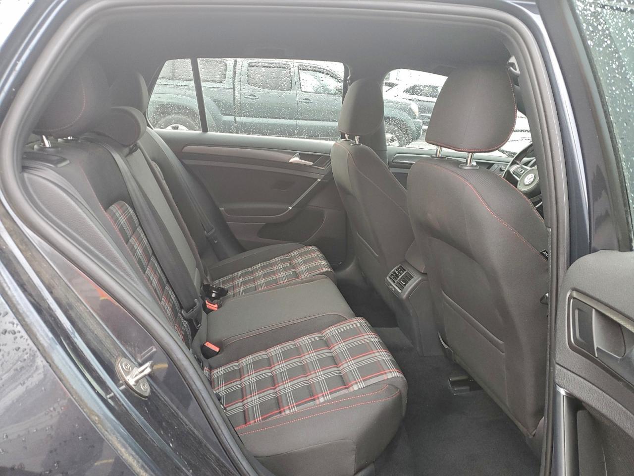 VOLKSWAGEN GOLF GTI S