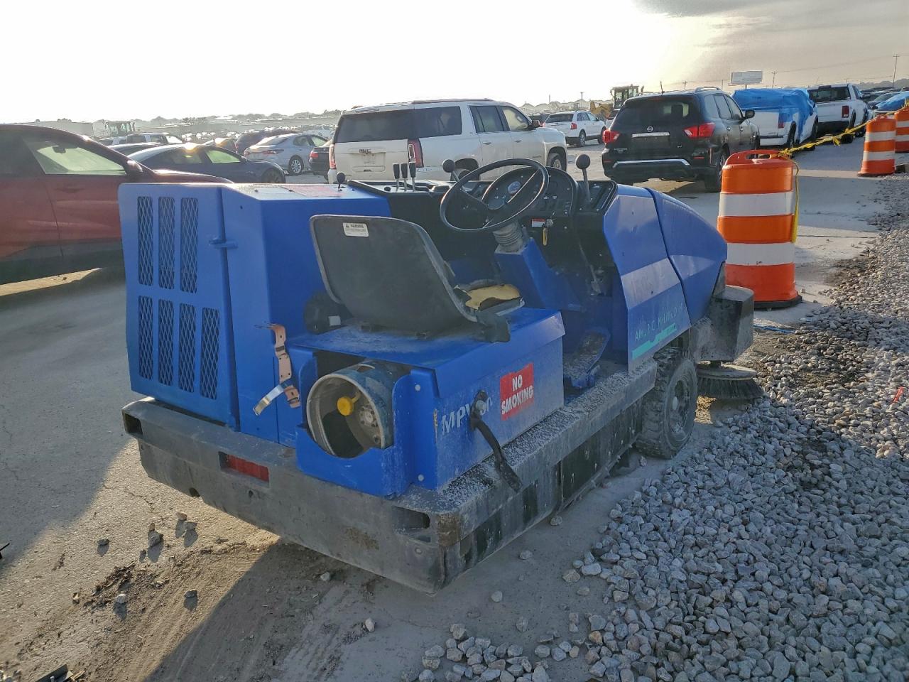 Lot #3315946083 2000 AMERINCOLN UNKNOWN