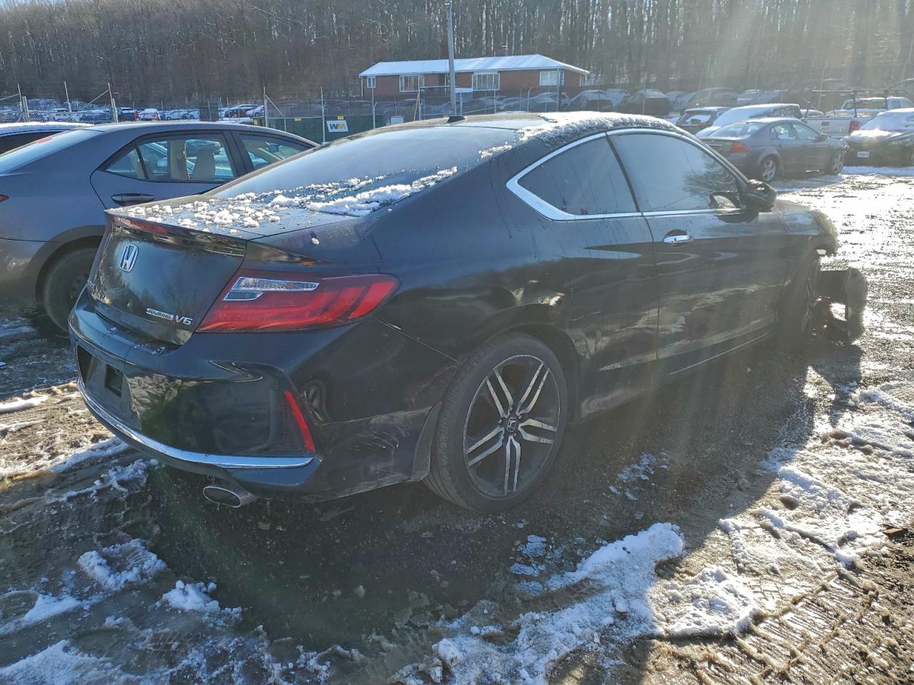 Lot #3317170129 2017 HONDA ACCORD TOU