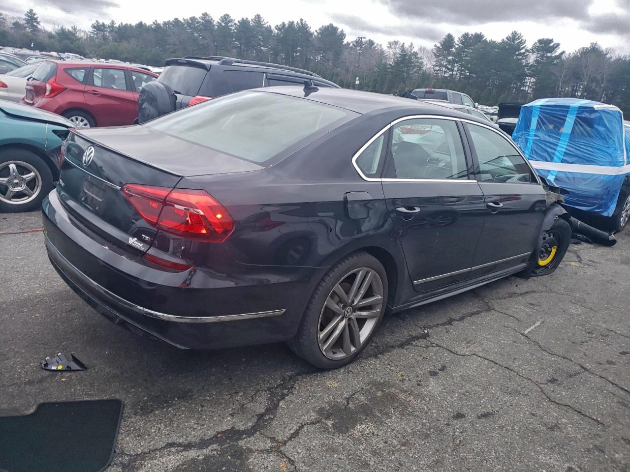VOLKSWAGEN PASSAT R-LINE
