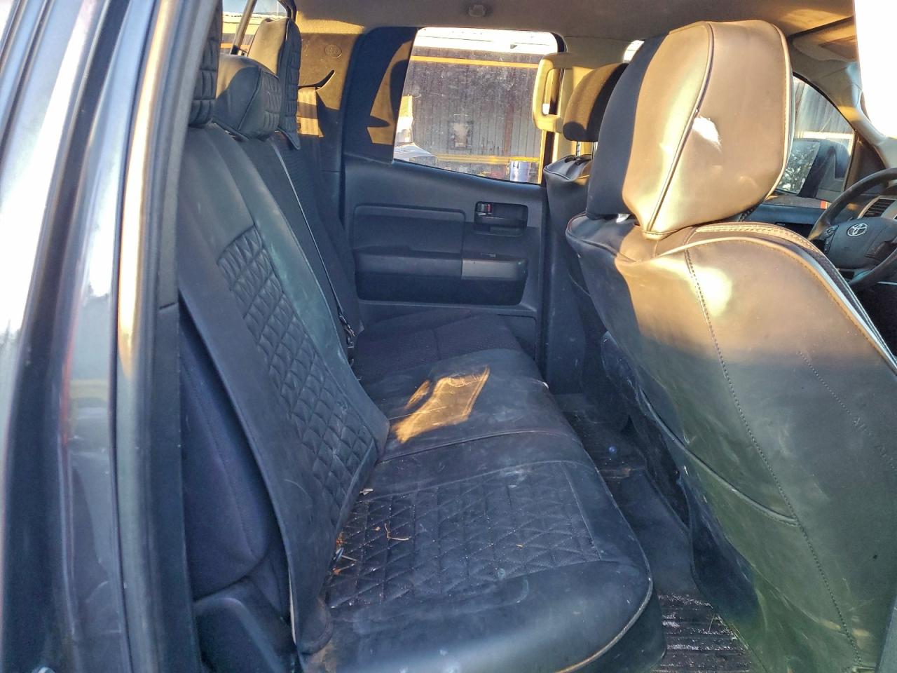 TOYOTA TUNDRA DOUBLE CAB SR5