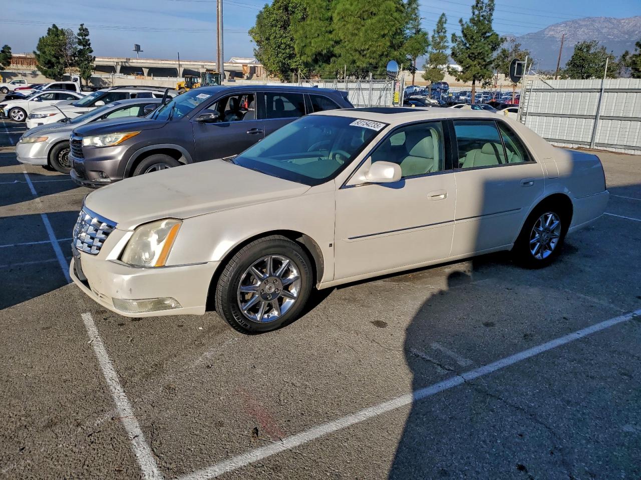 CADILLAC DTS LUXURY COLLECTION