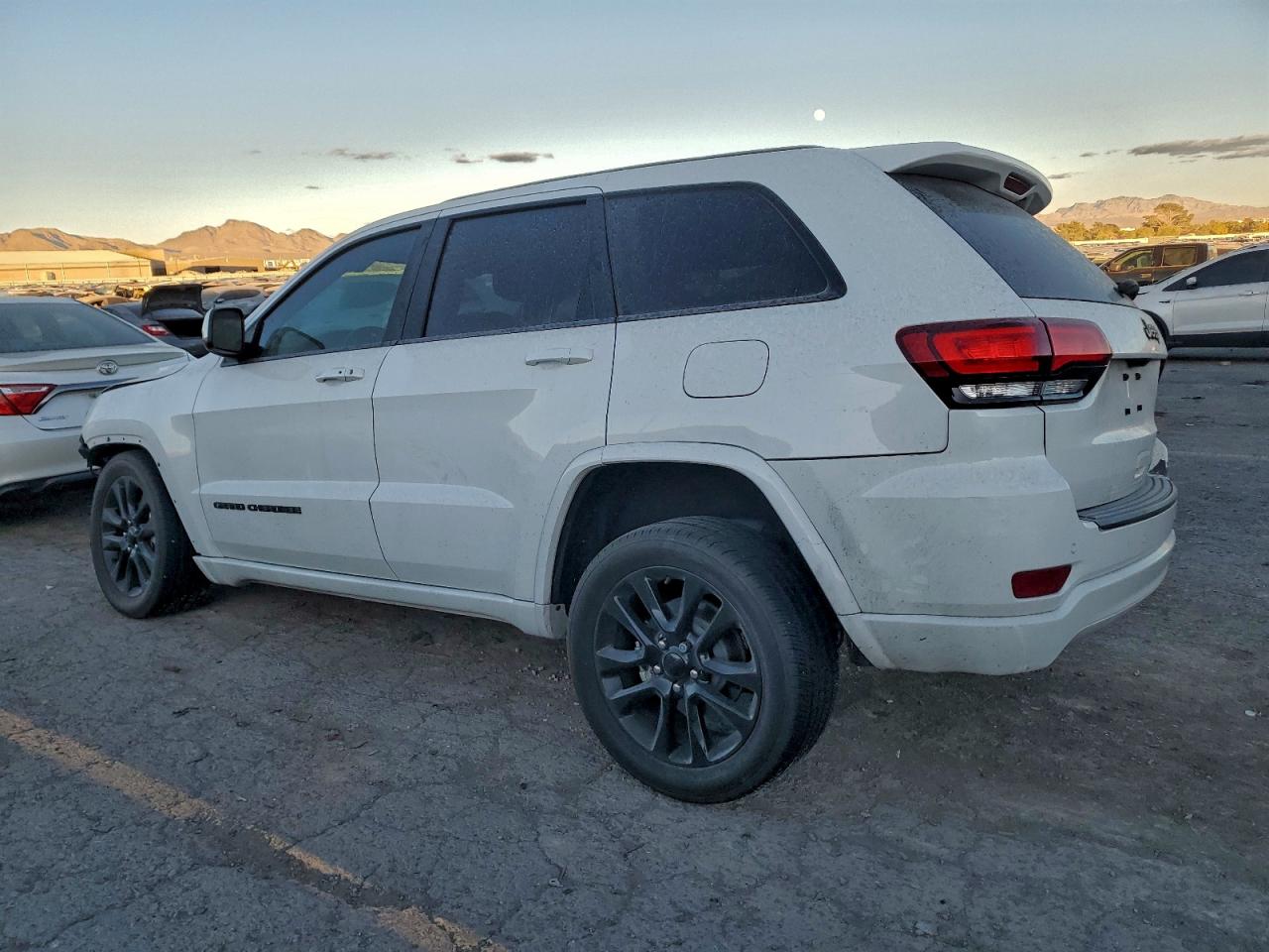 JEEP GRAND CHEROKEE LAREDO