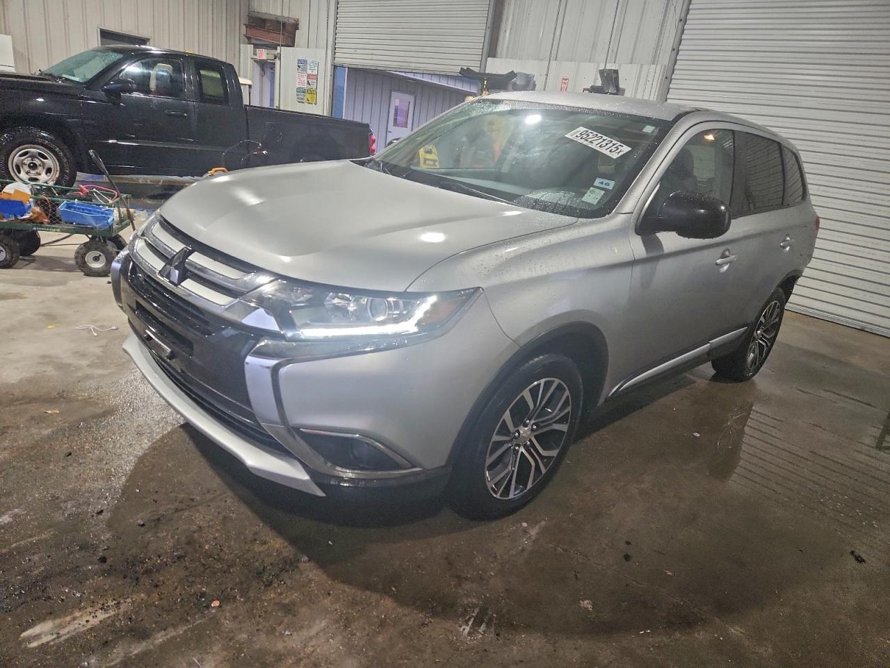 MITSUBISHI OUTLANDER SE