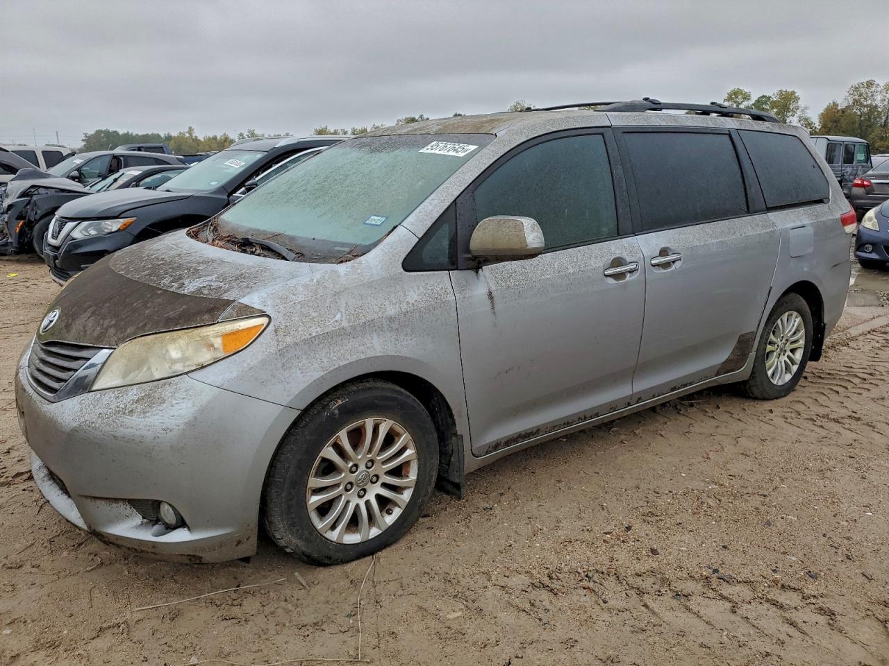 Lot #3310468085 2011 TOYOTA SIENNA XLE
