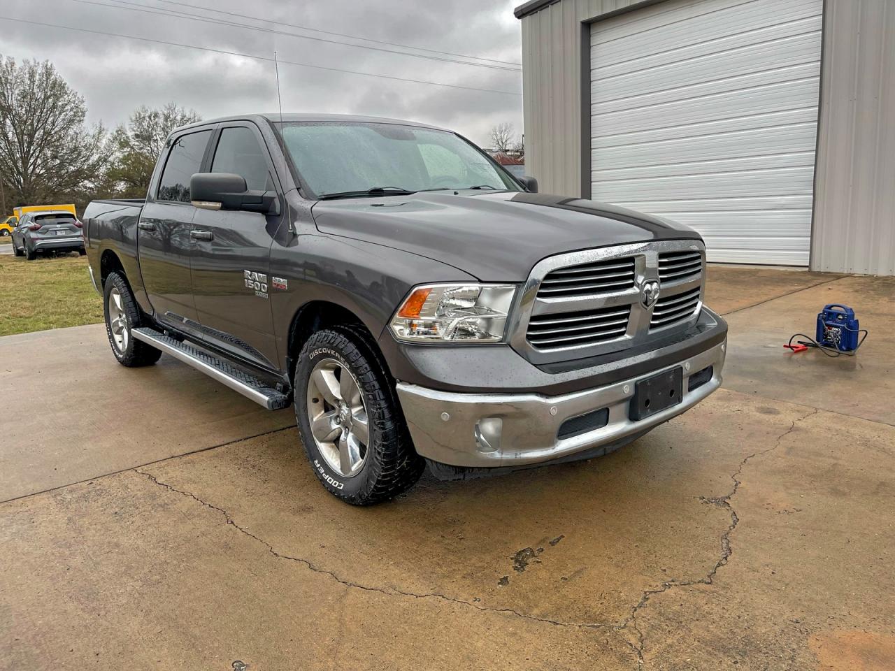 Lot #3305299303 2019 RAM 1500 CLASS
