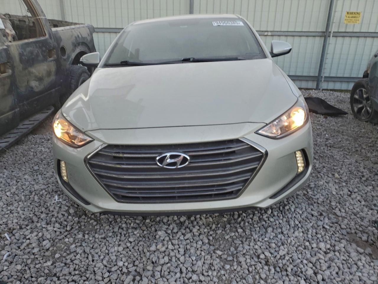 HYUNDAI ELANTRA SE