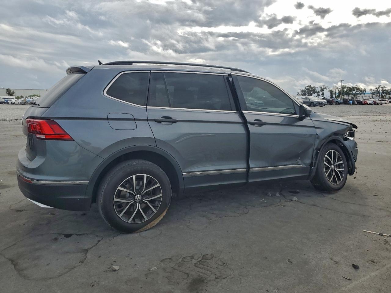 VOLKSWAGEN TIGUAN SE
