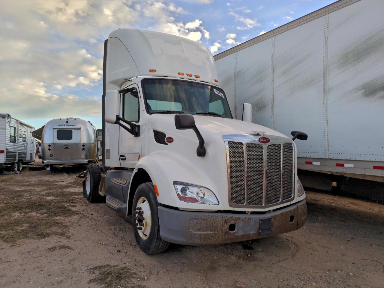 Lot #3316756426 2017 PETERBILT 579