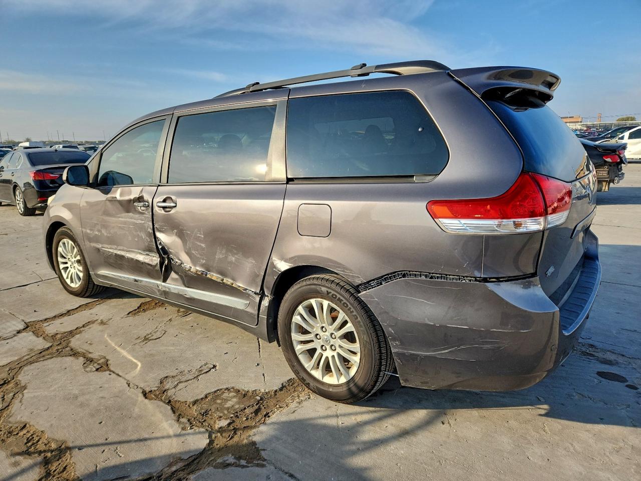 TOYOTA SIENNA XLE