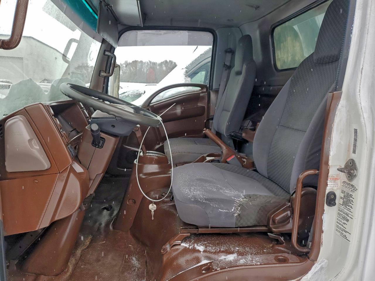 Lot #3305349312 2015 ISUZU NPR