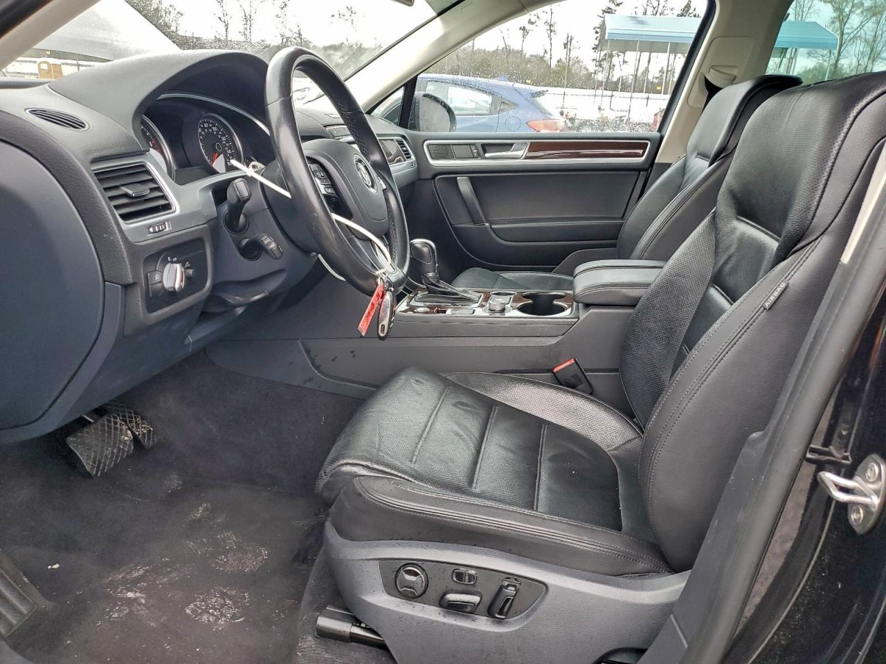 VOLKSWAGEN TOUAREG SPORT