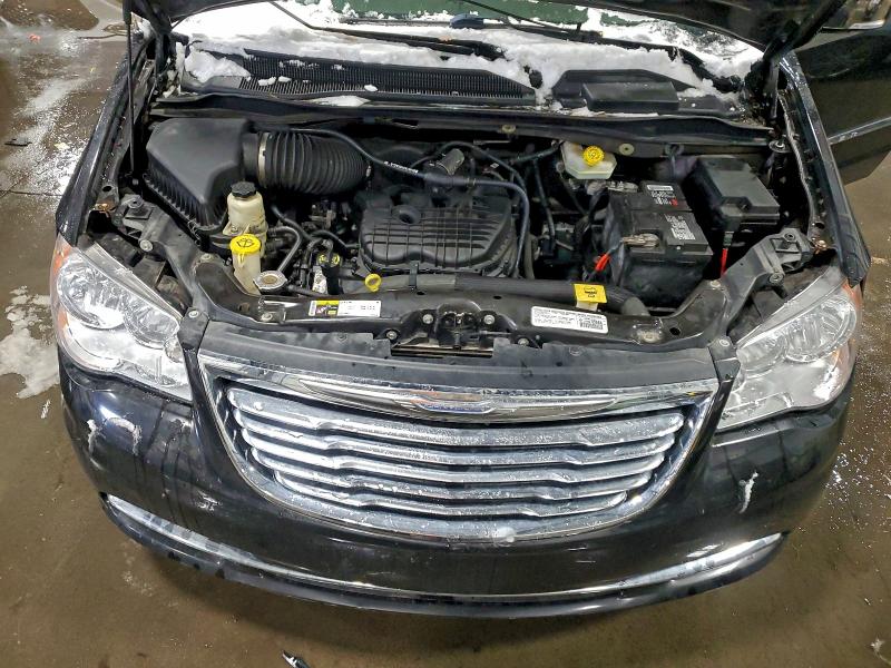 2014 CHRYSLER TOWN & COU #3304563465