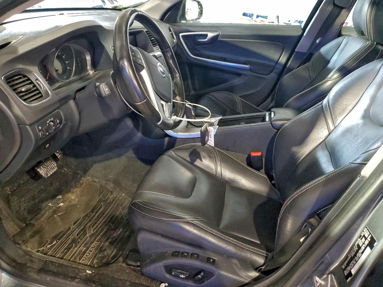 VOLVO V60 T5 DYNAMIC