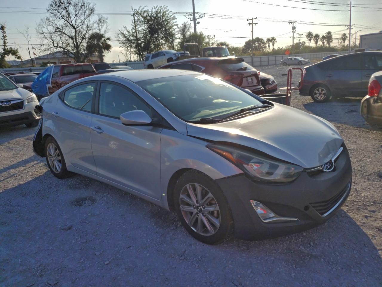 HYUNDAI ELANTRA SE