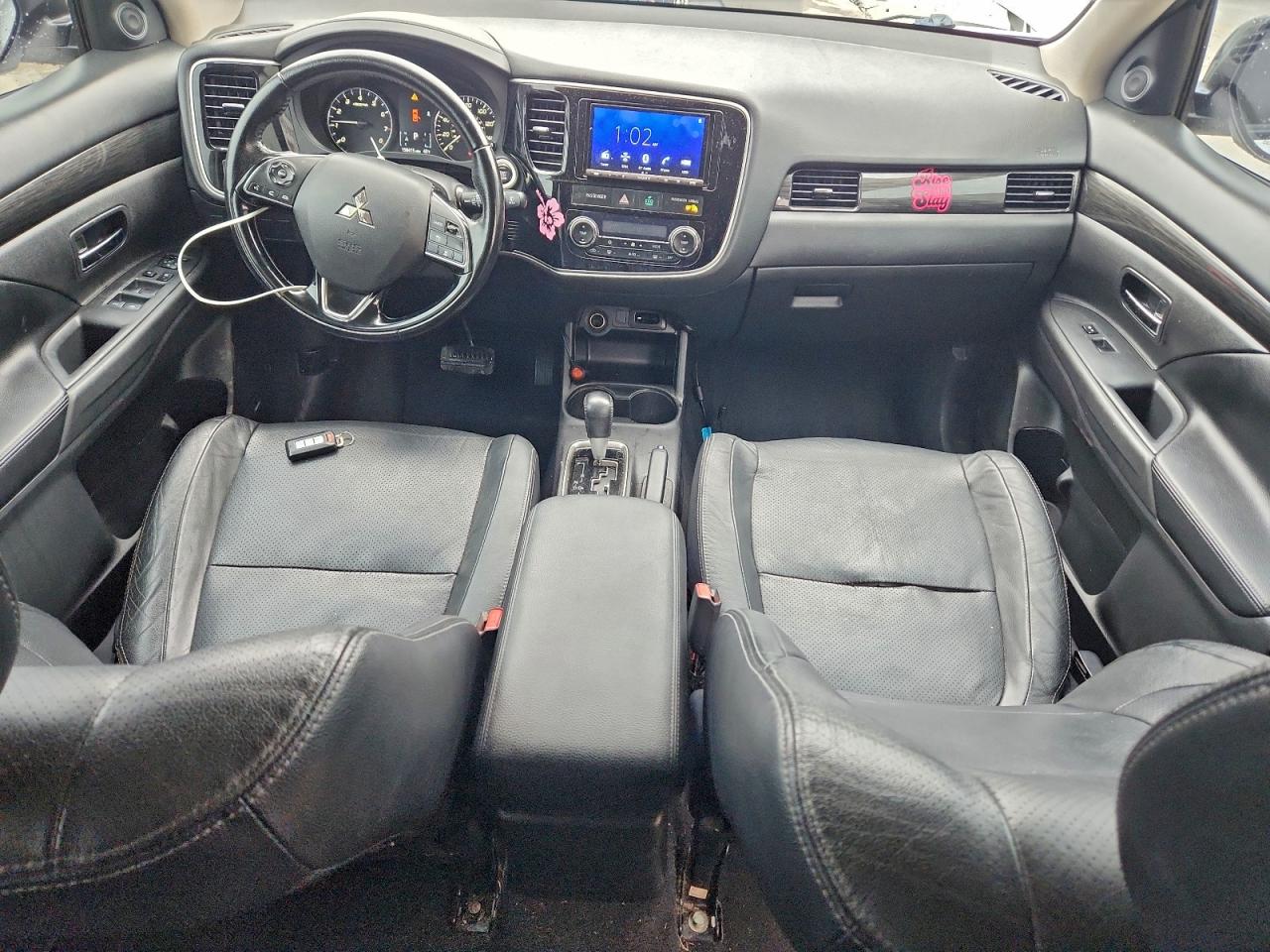 MITSUBISHI OUTLANDER SE