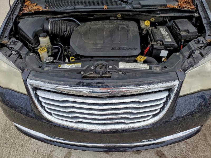 2011 CHRYSLER TOWN & COU #3302707001