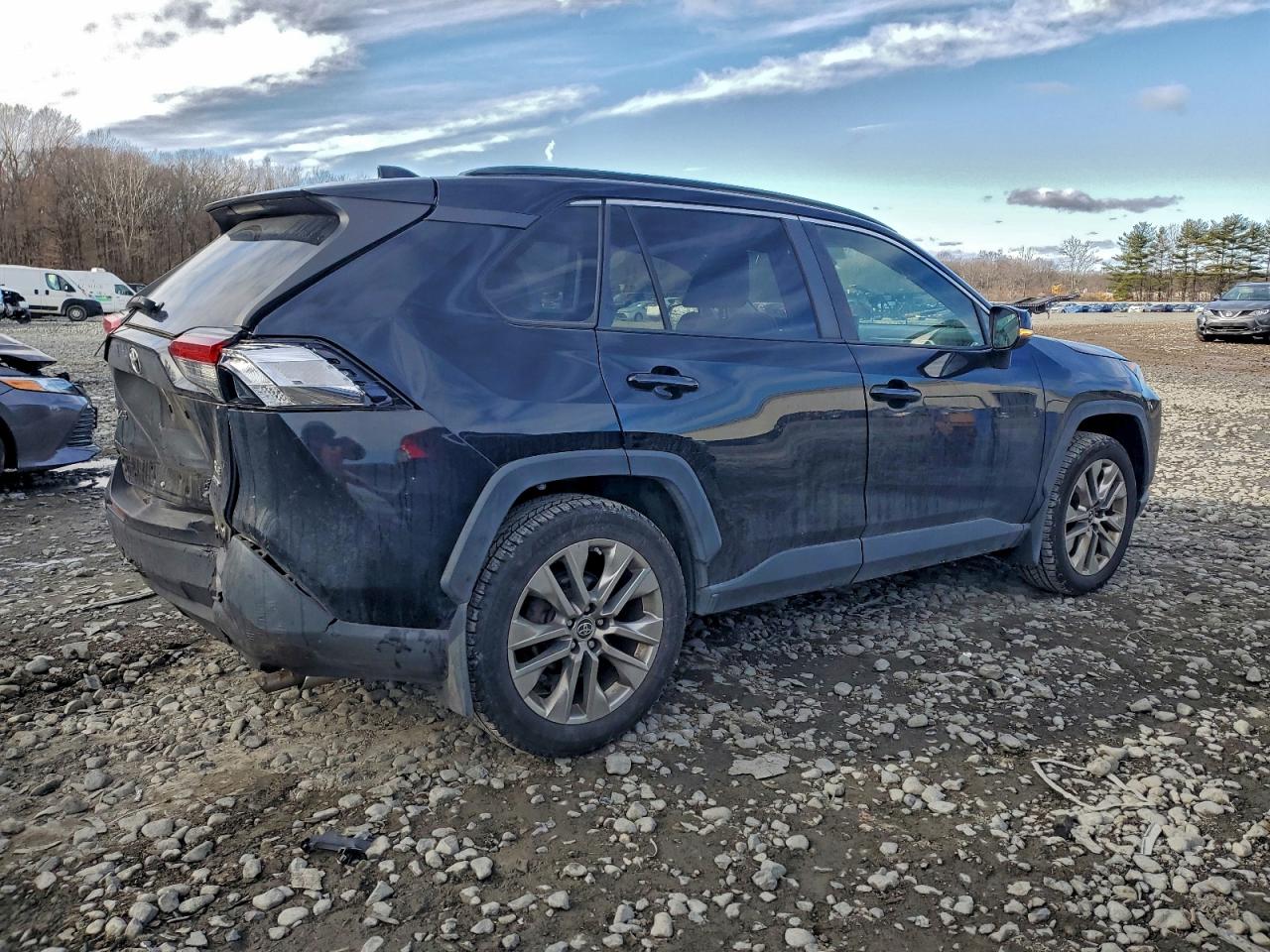 TOYOTA RAV4 XLE PREMIUM