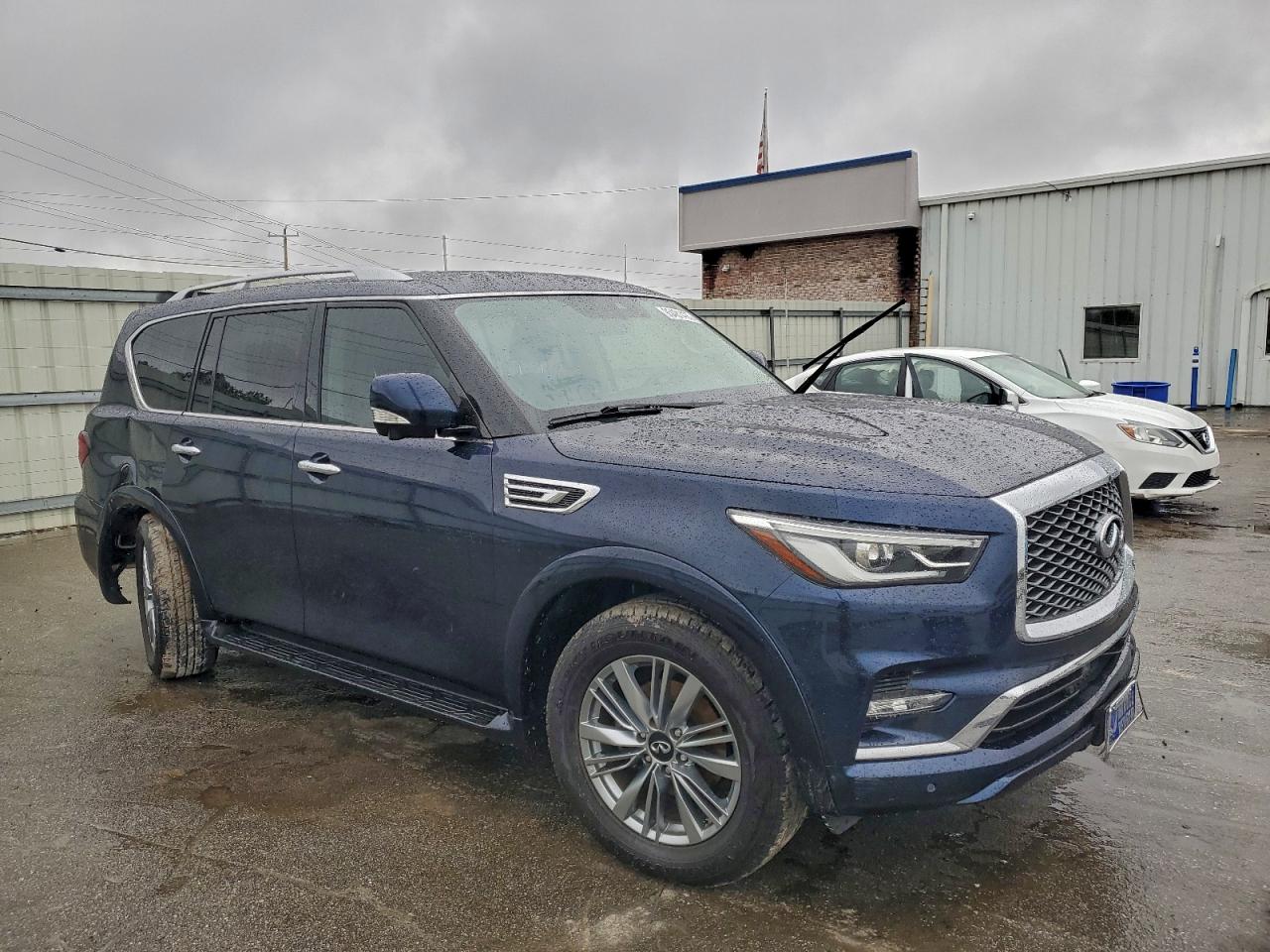 INFINITI QX80 LUXE