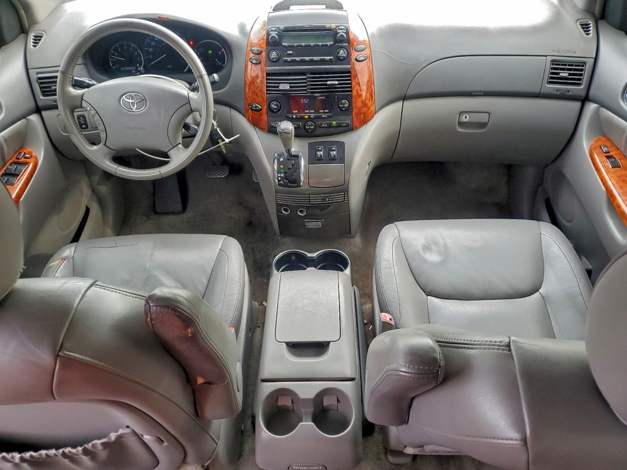 Lot #3304023602 2006 TOYOTA SIENNA XLE