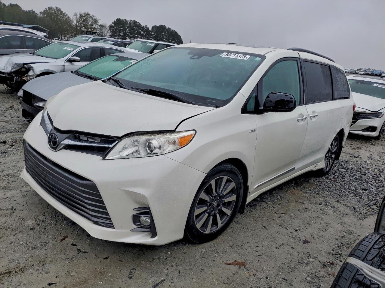 TOYOTA SIENNA XLE