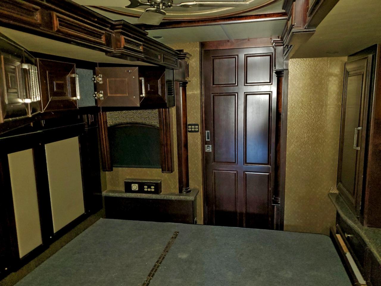 Lot #3309607556 2015 FREIGHTLINER  EAGLE MOTOR HOME