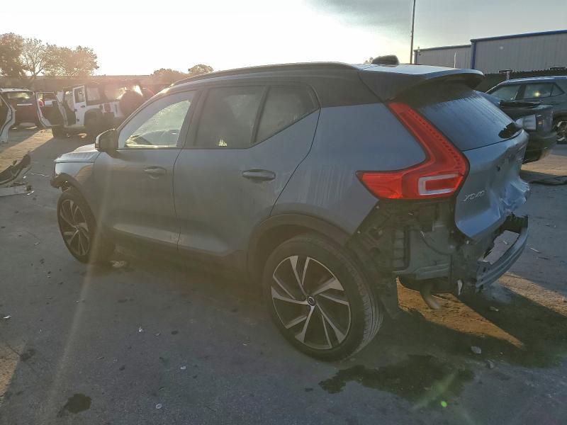 2022 VOLVO XC40 T5 R- #3308399300