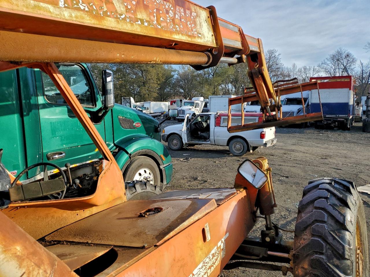 Lot #3305299301 1998 SKY TRAK 6036