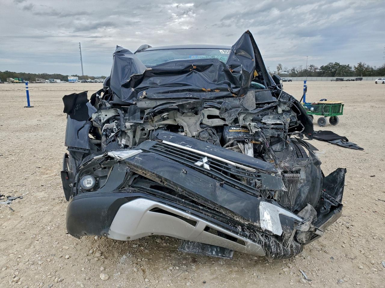 Lot #3311653256 2016 MITSUBISHI OUTLANDER