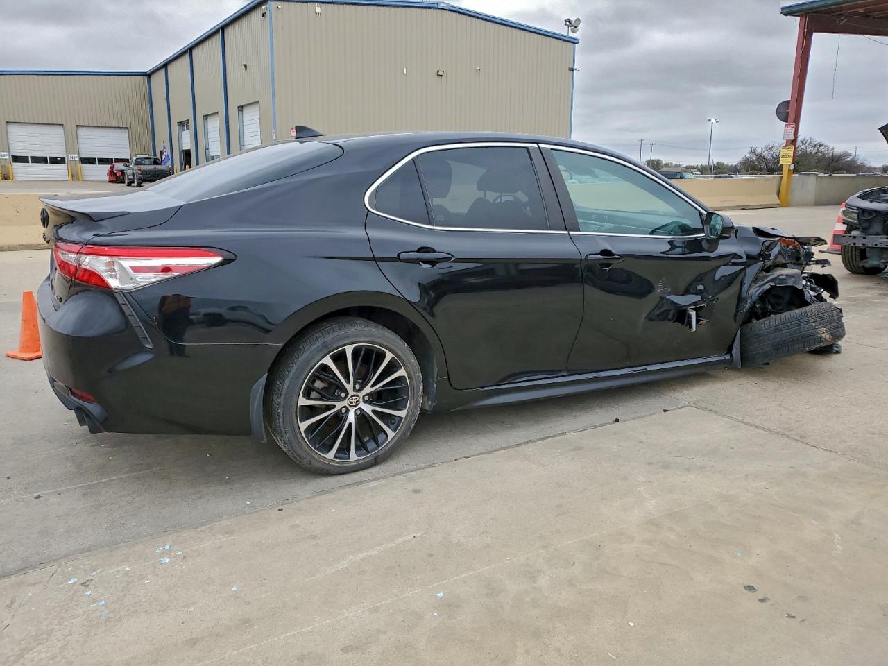 Lot #3316816402 2020 TOYOTA CAMRY SE